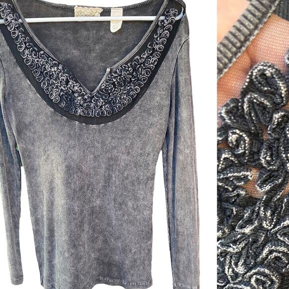 Gimmicks By BKE Buckle in Gray Black Ribbed sheer wonderful Condition Size M - Picture 4 of 4